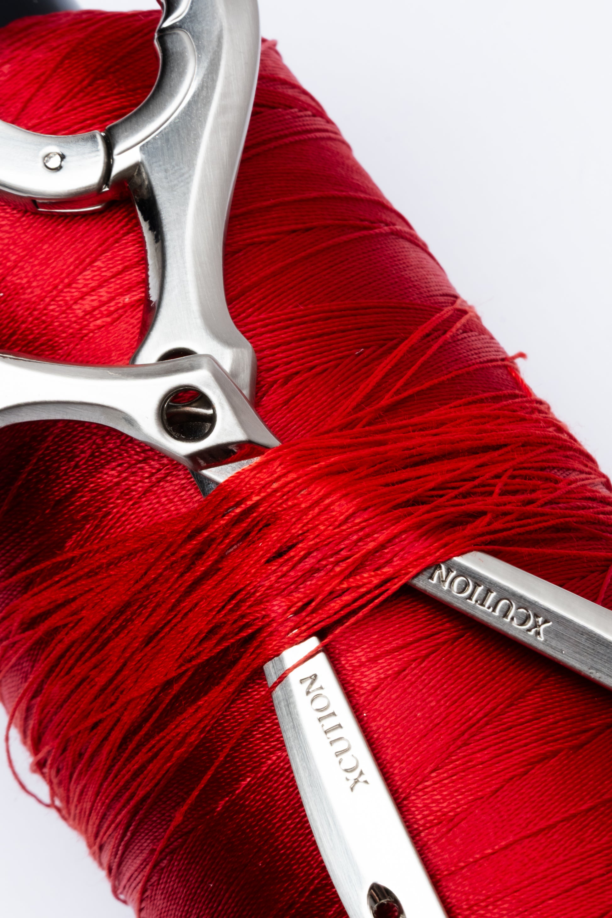 Tailor shear carabiner (pre-order)
