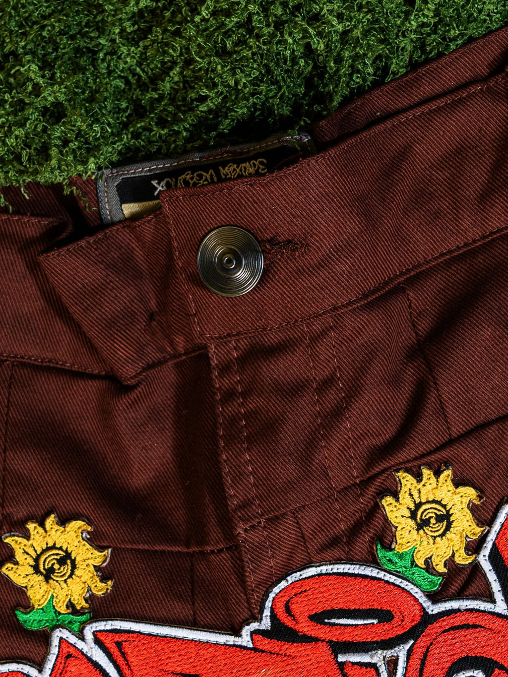 Brick wall graffiti pants (pre-order)