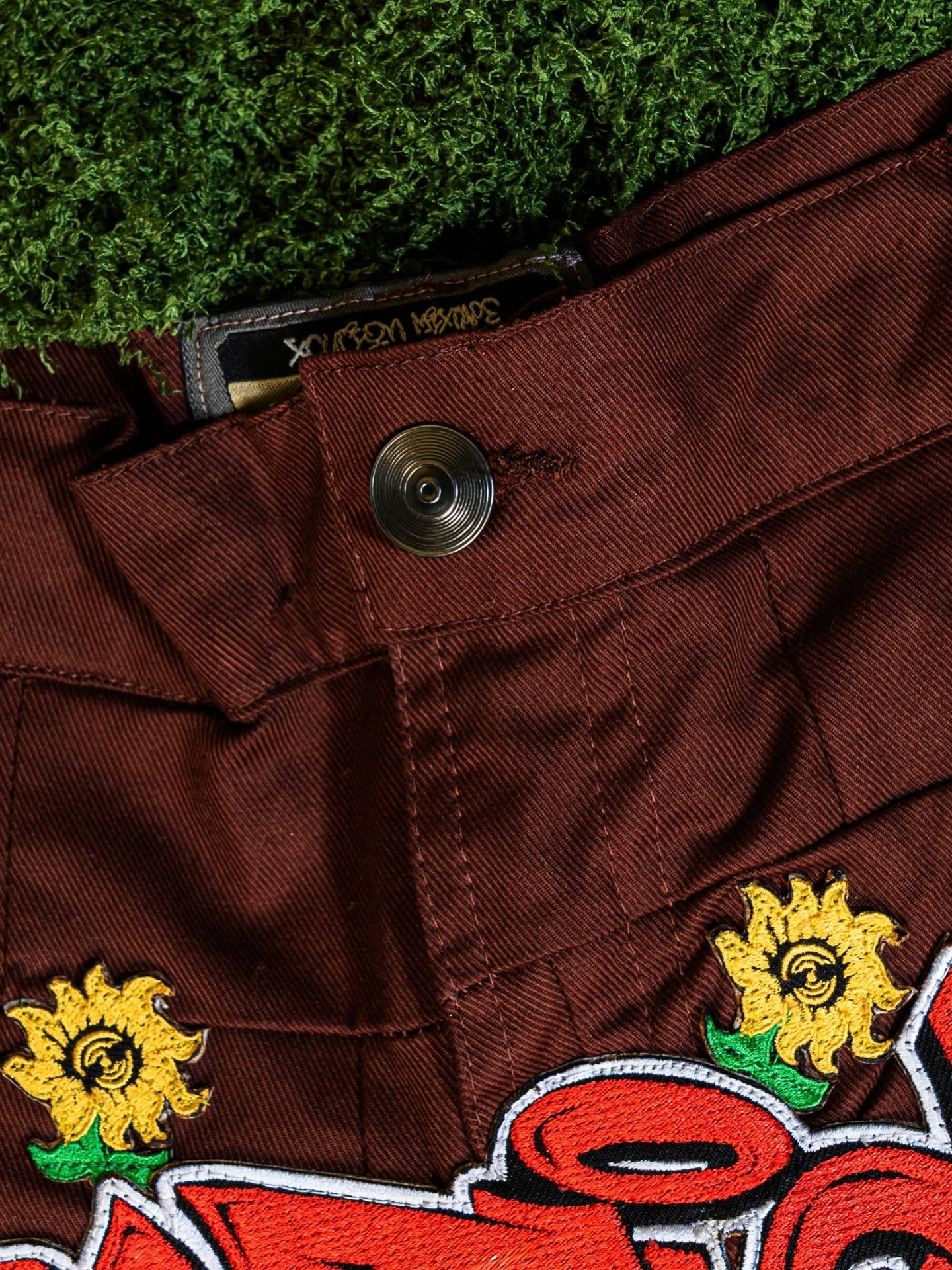 Brick wall graffiti pants (pre-order)