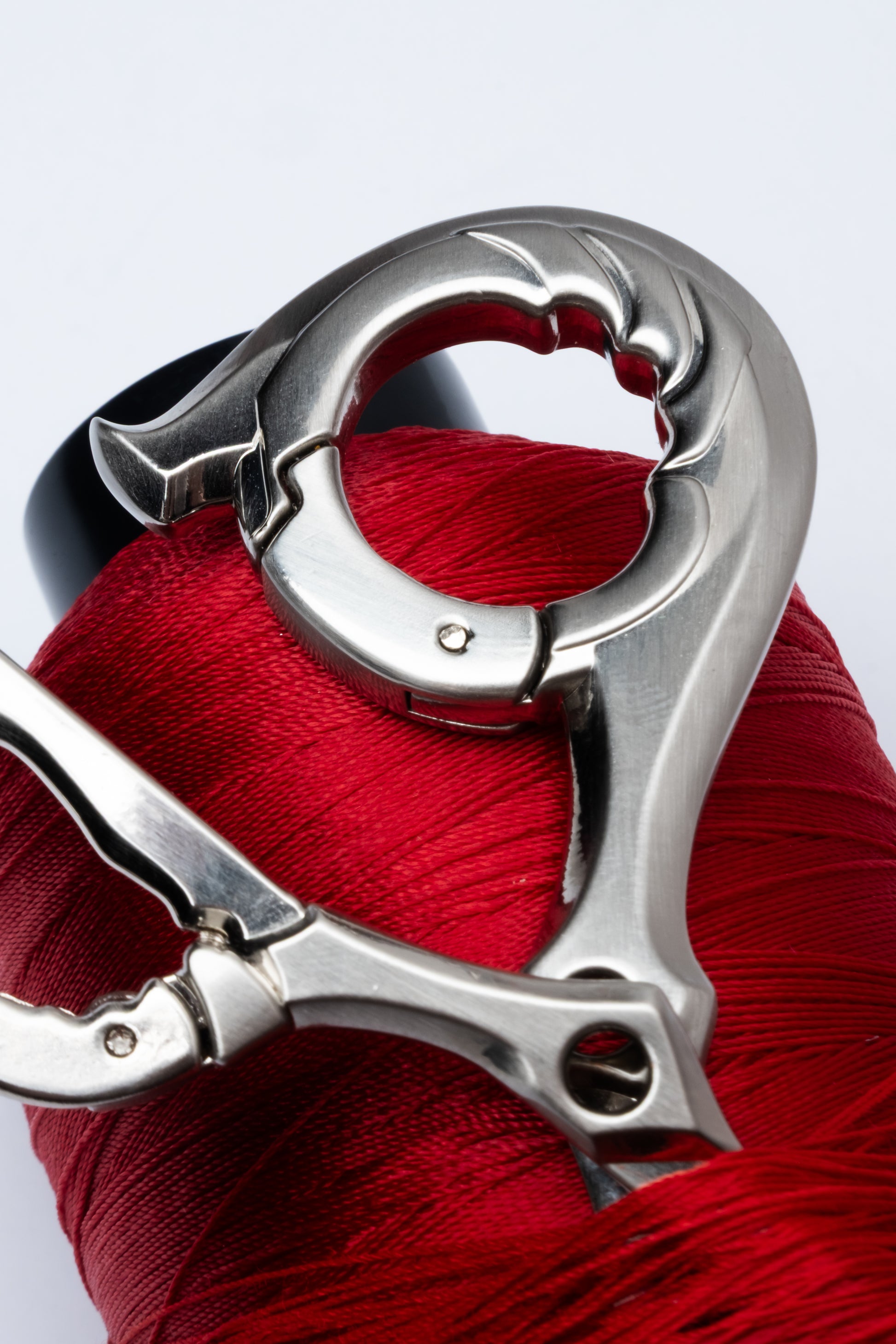 Tailor shear carabiner (pre-order)